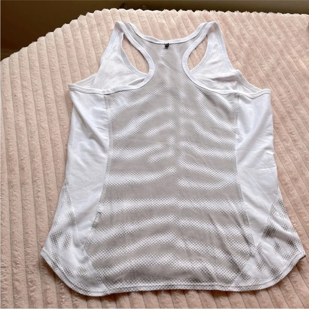 NIKE dry fit animal print white and grey tank top - Picture 4 of 4
